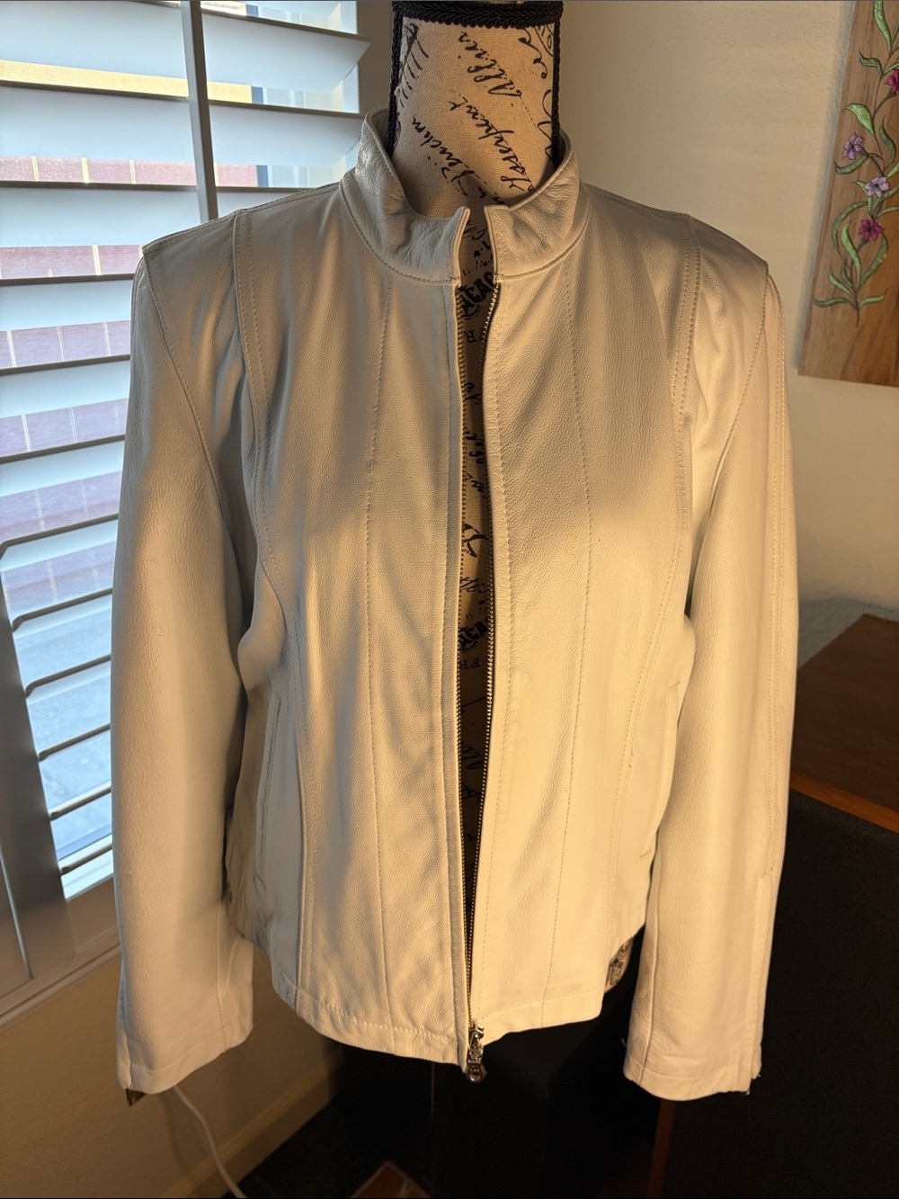 💟🐩Wilsons Vintage White Soft Leather Jacket W/Zip Front & Sleeves Exc Cond. Sz L